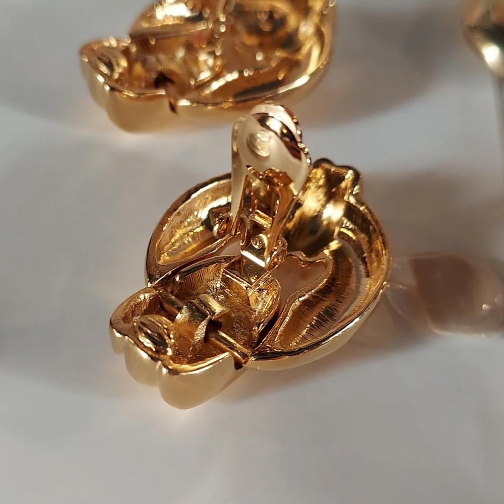 Vintage Essex Gold-plated Chunky Door Knocker Clip-on Earrings